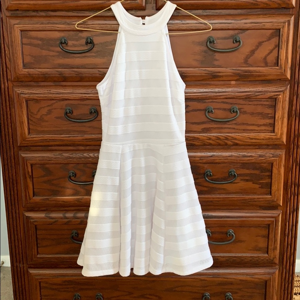 XS ladies white sleeveless dress